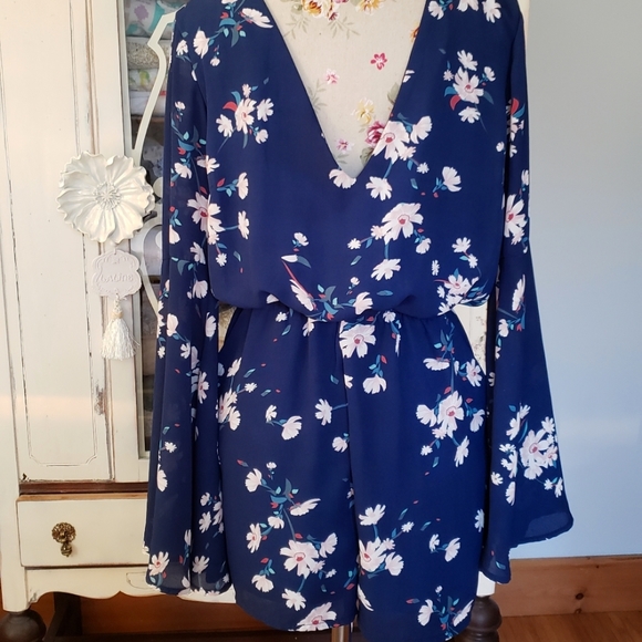 Guessโ Romper - Picture 3 of 12